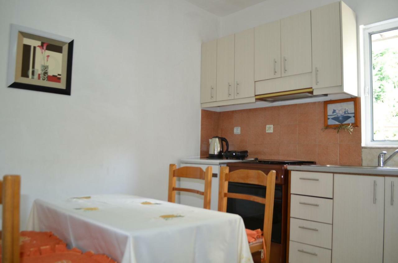 Villa Viktor Sarandë Exterior foto